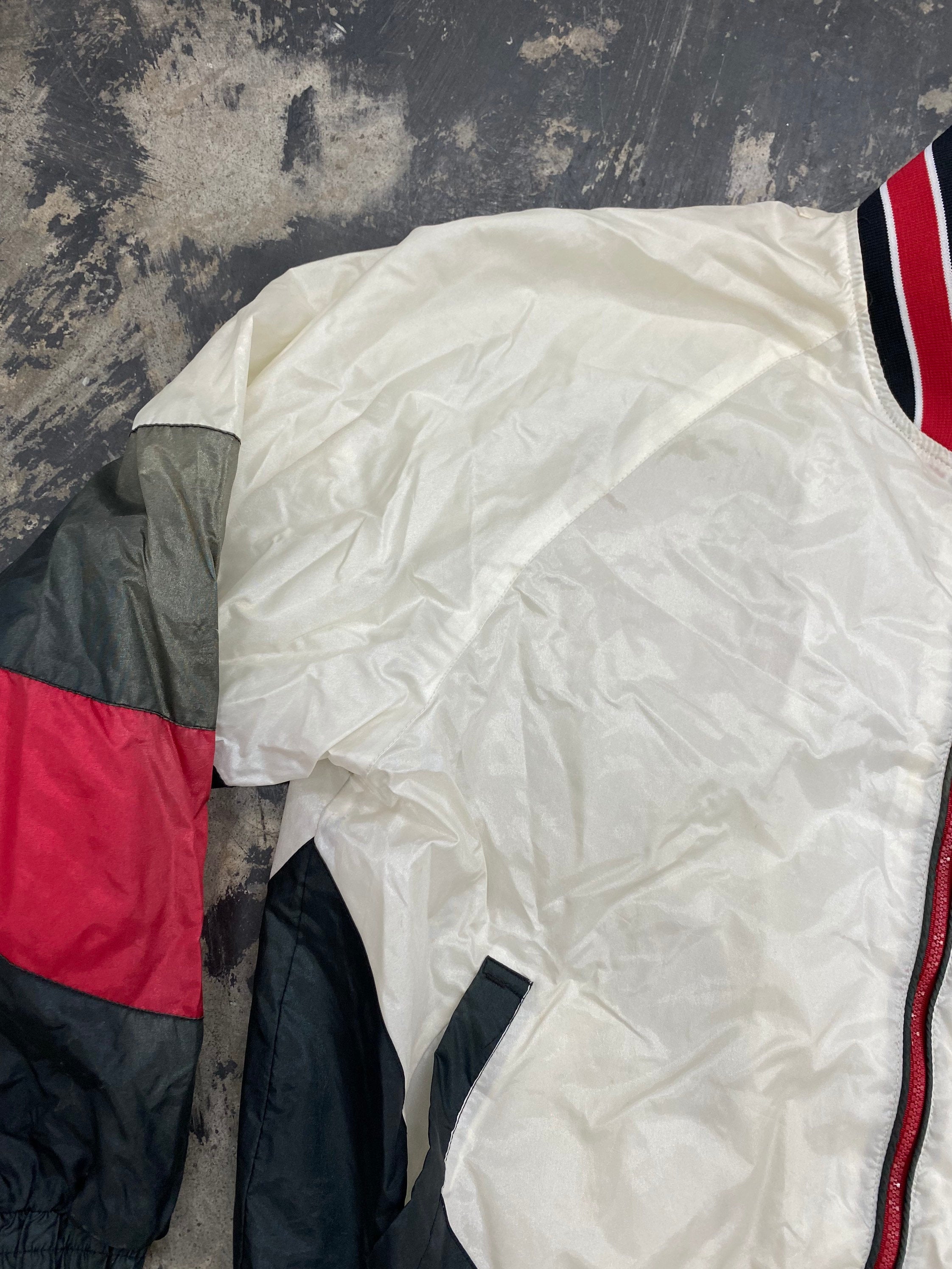 Vintage 90s Chicago Bulls Nylon Jacket Size Large