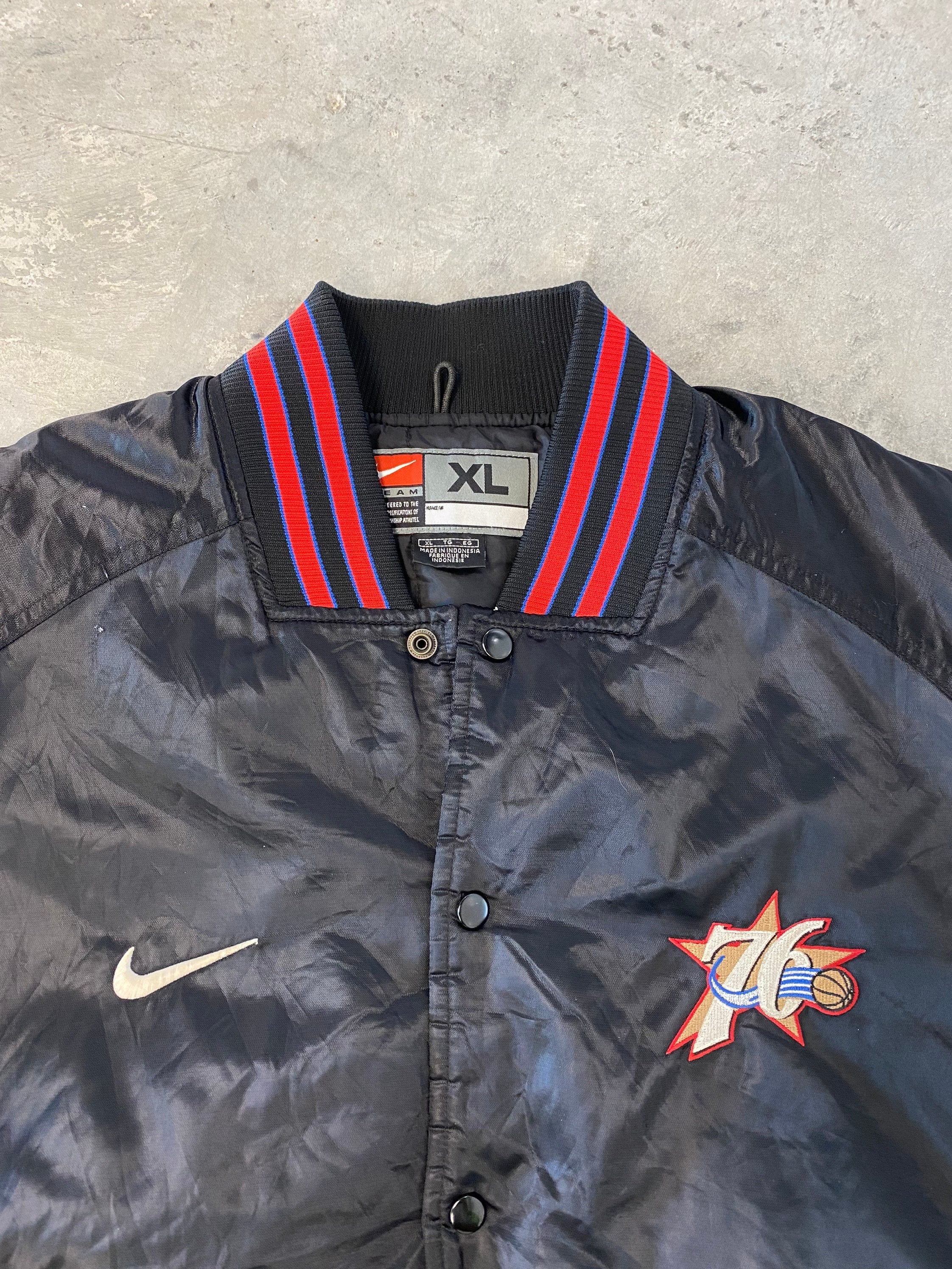 Vintage Philadelphia 76ers NBA Nylon Jacket Size XL